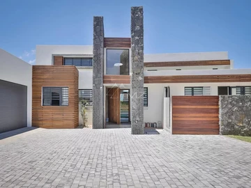 5 Bedroom Villa