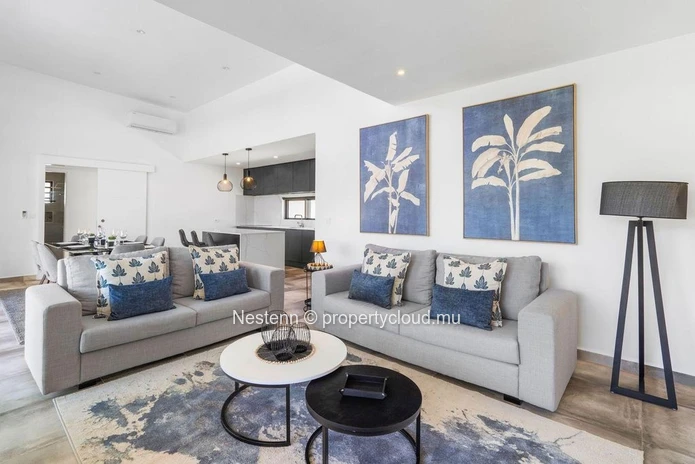 Modern single-storey villa in Mont Mascal with 3 bedrooms, private pool, and fully equipped kitchen in a secure resid...