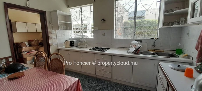 Ground floor of a house for rent as office in the center town of Quatre-Bornes- Good Opportunity !!