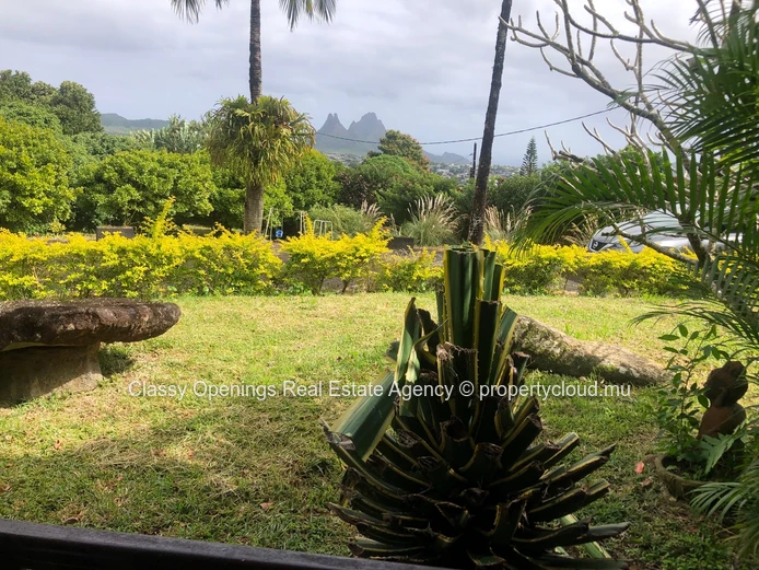 A vendre une maison de 4 chambre situee a Floreal,Curepipe.