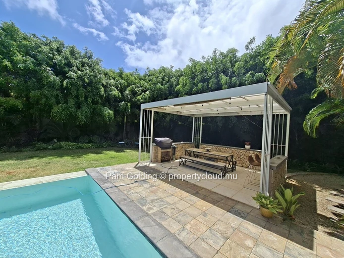 Villa de caractère à vendre – Les Lauriers, Calodyne