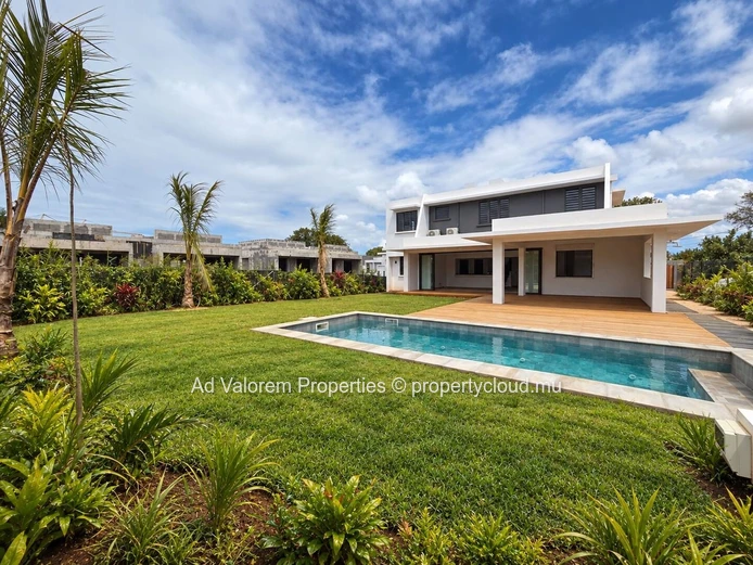 Maison 4 chambres avec piscine à vendre à Azuri