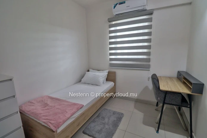 Appartement contemporain de 2 chambres dans la Smart City l'Avenir, en parfait état, meublé, vue sur la montagne, par...