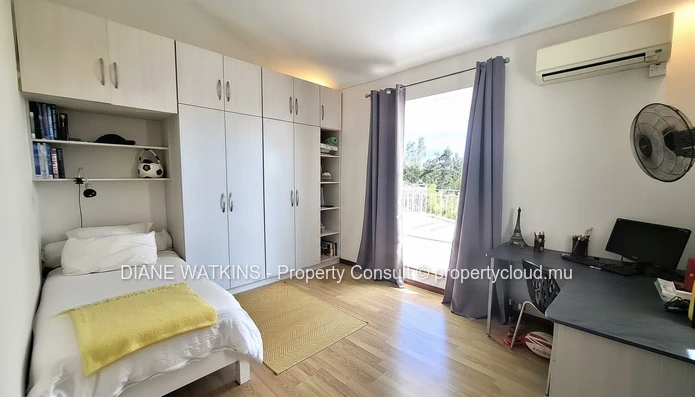 Large Family House for sale in Floréal 