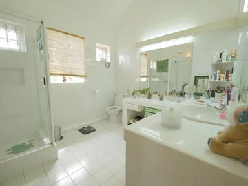 5 Bedroom Villa