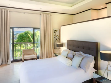 6 Bedroom Villa