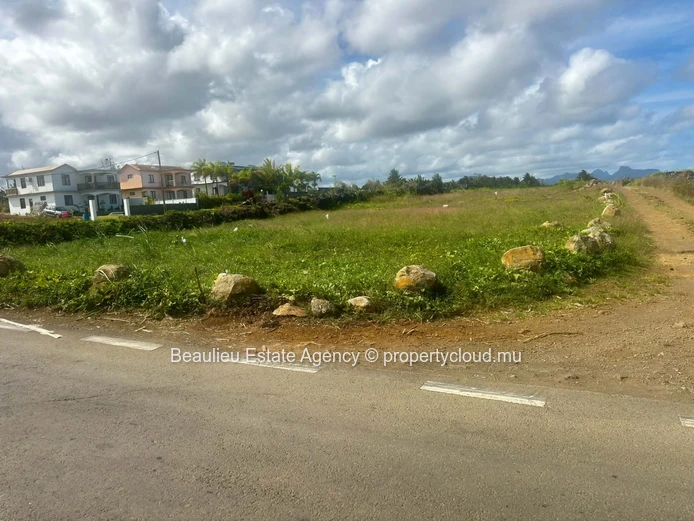 Residential Plot for Sale – Le Bouchon, Trois Boutiques