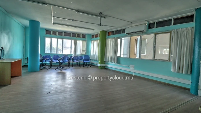 Office space of 371.61 m² 
