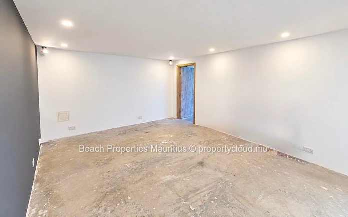 Commercial Space for Rent – 75 m² – Black River, Coastal Road