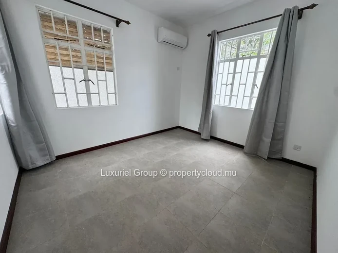 Villa Familiale 5 Chambres Avec Piscine À Louer 