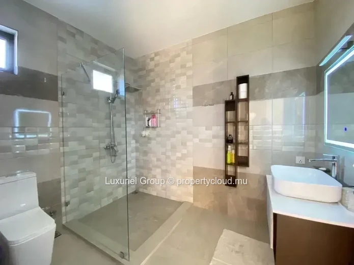 Your Private Oasis in Pereybère – Modern Villa with Pool and Garden
