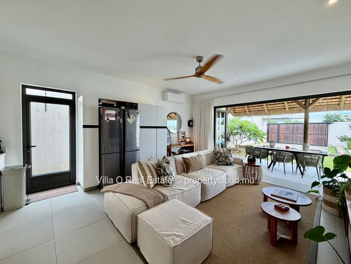Ideal for a single or a couple, this home with immense charm stands out for its exquisite interior design, its lovely...