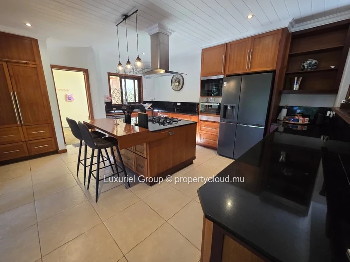 Stunning Contemporary Villa for Rent – Pereybere