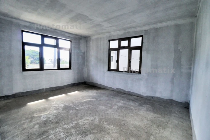 Unfinished house of 7 bedrooms
