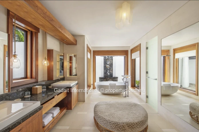 Villa de luxe en bord de mer à vendre | Plage privée et vues sur l'Océan Indien