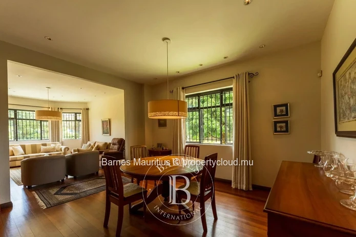 VACOAS - Exceptional Family Home with Timeless Charm – 5 bedrooms
