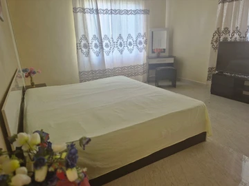 6 Bedroom House