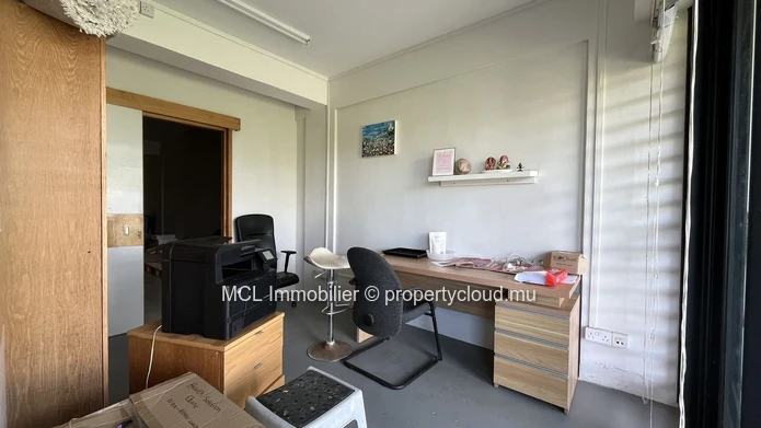Bureau de 152 m² à vendre à Ébène