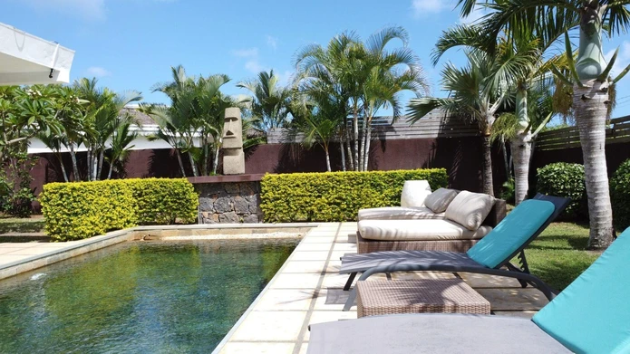 VILLA RES à vendre, Grand Baie, 350m², 4 chambres, bureau, piscine privée, 900m² de terrain, accessible aux étrangers...