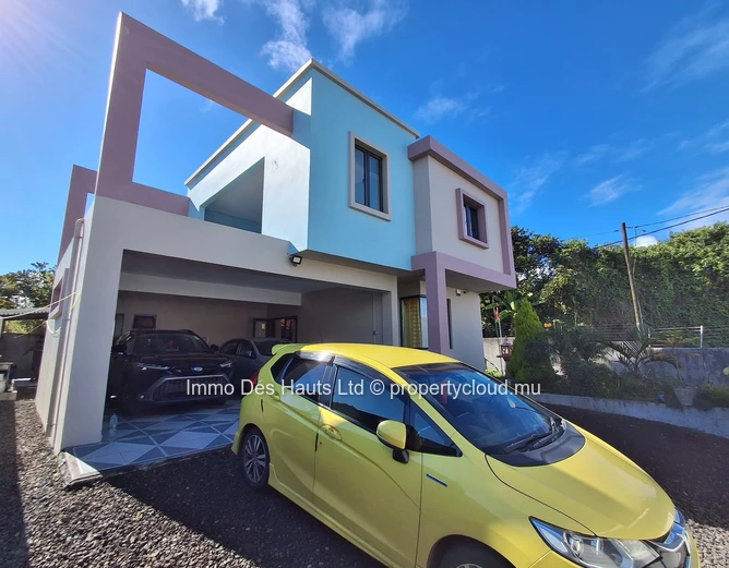 Maison meublée de 5 chambres à vendre – Allée Brillant, Floréal