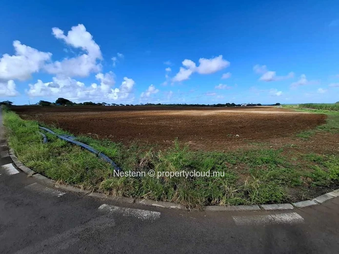 Industrial land of 59092 m² with sea and mountain views.