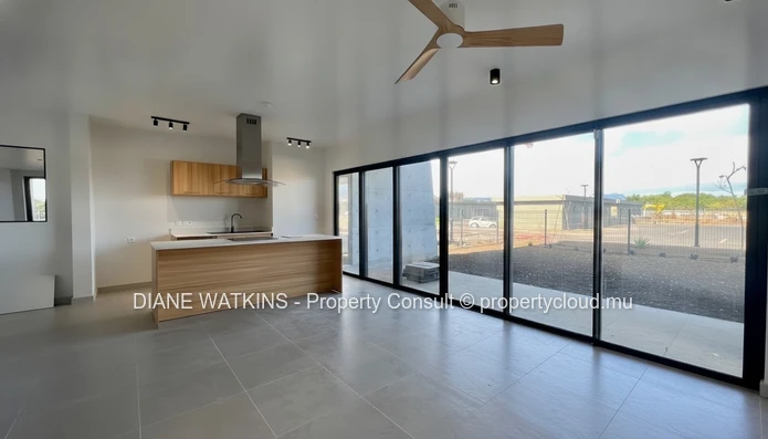 Superb 3-Bedroom Apartment with Mountain Views – West Coast (Flic en Flac)