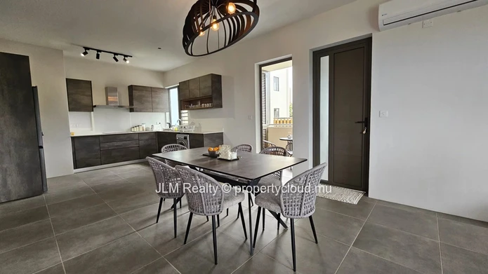 Contemporary apartment with access to a shared pool for sale in Cascavelle, Mauritius, close to all amenities