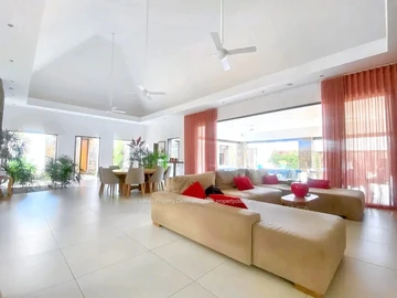 4 Bedroom Villa