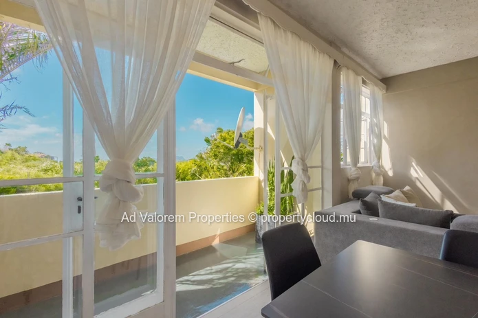 Charming semi-furnished apartment for sale in Curepipe! 52m2