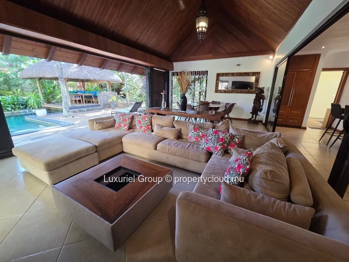 Stunning Contemporary Villa for Rent – Pereybere