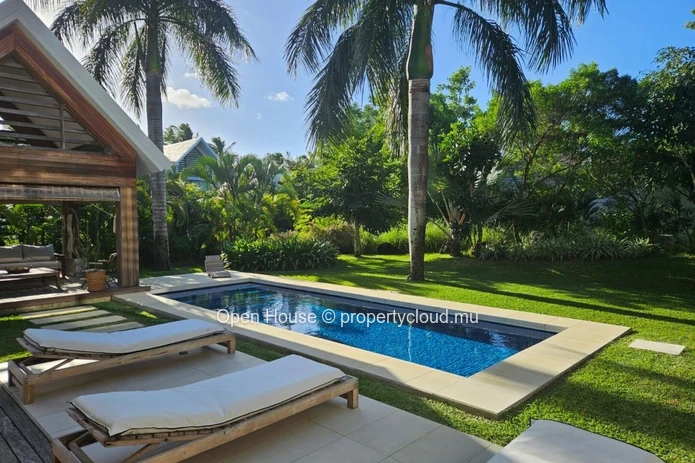 Luxury Villa Mon Choisy, Golf, 4 ensuite bedrooms, swimming pool, fitness, SPA, tennis, Padel. Alvalaible to foreigners.