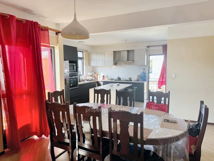 Phoenix (bonne terre) for sale unfurnished 4 bedroom villa with a double garage located in a quiet area.