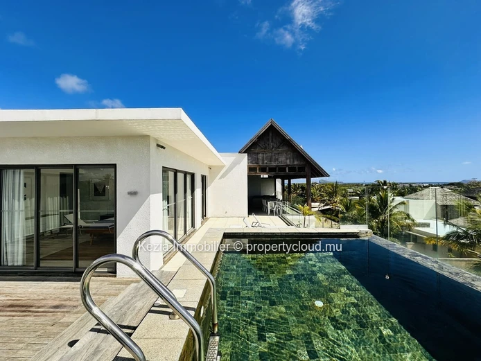 Penthouse With Modern Lines And Sea View
