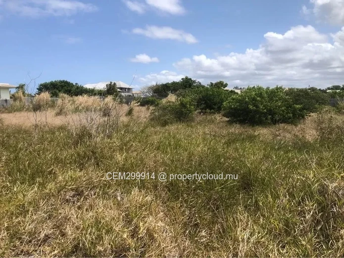  Terrain résidentiel de 32 perches à vendre – Beau Vallon Côté Champs