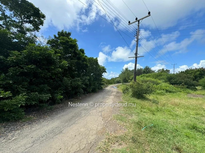 Terrain agricole en bord de mer de 5813 m² 