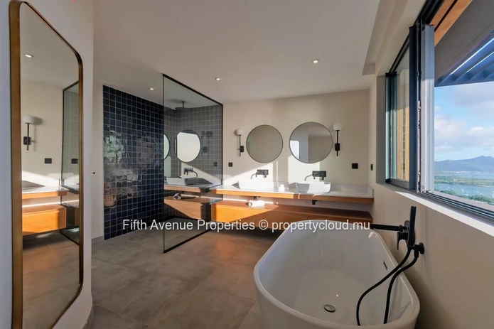 BLACK RIVER– Prestigious 5-Bedroom villa