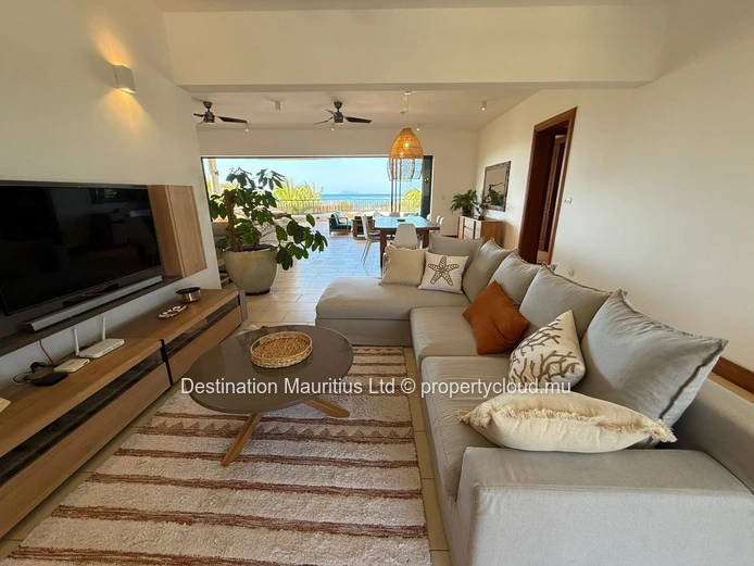 Beachfront Luxury Living with Panoramic Ocean Views