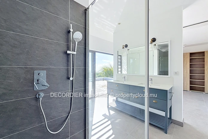 Exclusive Penthouse with Breathtaking Lagoon Views