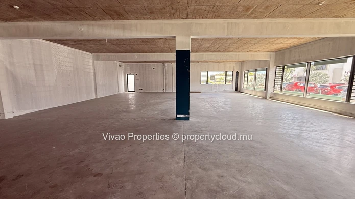 245m² Showroom & Office Commercial Space for Rent in Calebasses – Rs 170,000/month