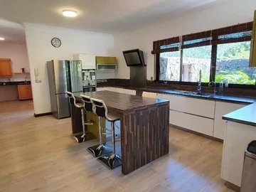 5 Bedroom Villa