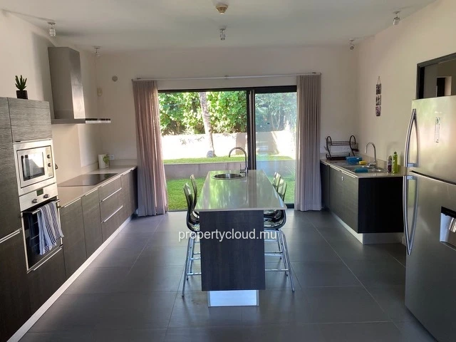 A vendre magnifique villa dans une residence accessible aux etrangers à Pereybere.