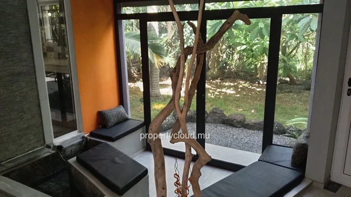 Duplex d’exception 120 m² avec jardin paysager de 170 m² à The Vale– Bien rare et atypique