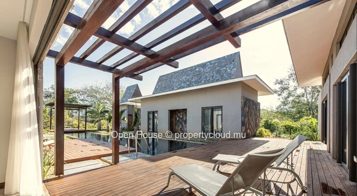 VILLA PDS à vendre à Balaclava, 473m² sur 1671m² terrain, piscine, accessibles aux étrangers.