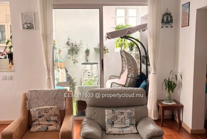 Maison Familiale à Deux Étages à Vendre – Beau Bassin Centre 
