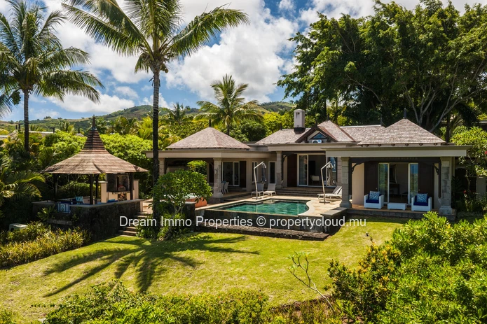 Élégante villa vue mer dans le prestigieux domaine golfique Heritage Villas Valriche à Bel Ombre – Ile Maurice
