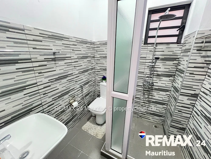 Cozy 1-Bedroom Ground-Floor Studio for Rent in Flic en Flac