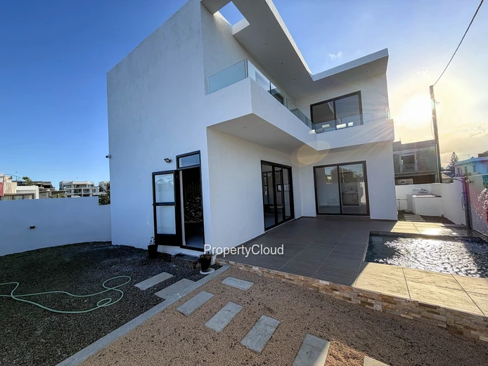 À Vendre | Villa Neuve De 3 Chambres | Trou Aux Biches