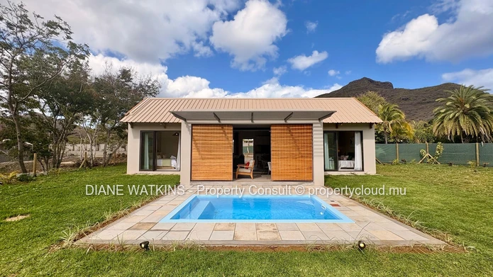 Charmante maison neuve de 2 chambres avec piscine privée à Tamarin à Louer.
