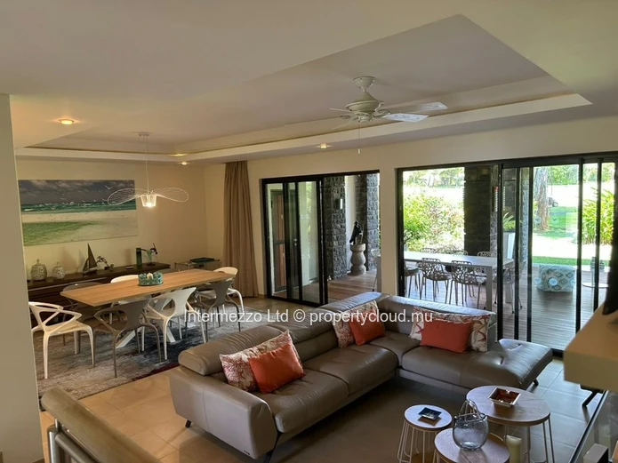 Appartement IRS Anahita à vendre – 2 chambres, jardin privatif 450 m² sur le golf –  Île Maurice