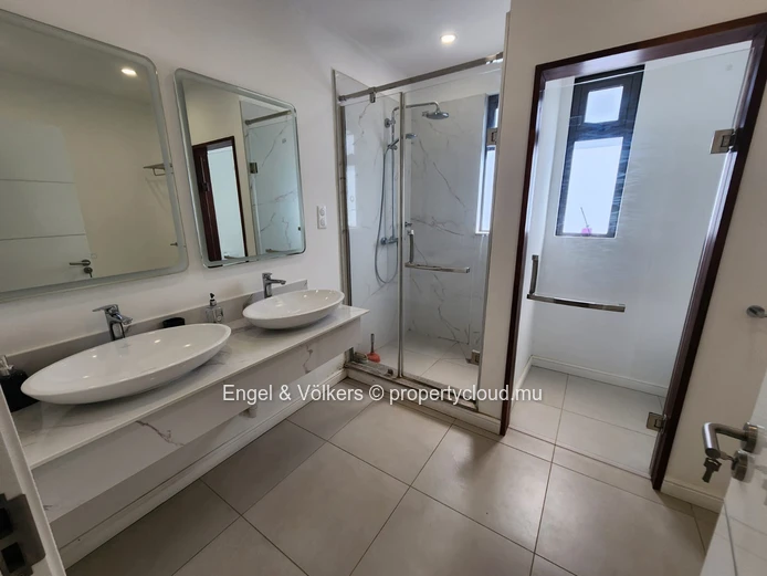 Elegant Top-Floor Luxury Apartment in the Heart of Grand Baie